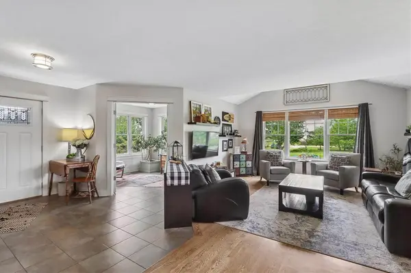 5401 Alburnett Rd, Marion, IA 52302