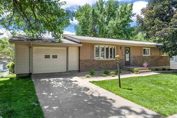 333 E 6th St, Solon, IA 52333