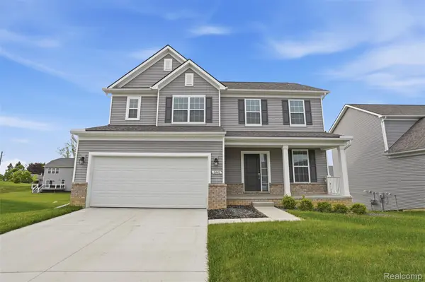 8446 Sandhill CT, White Lake Charter Township, MI 48386