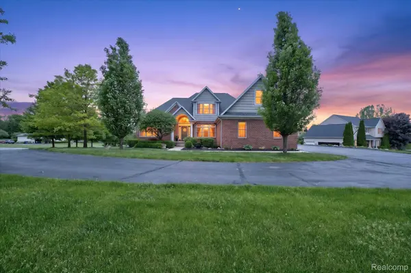 8746 N Hills CT, Hartland Township, MI 48843