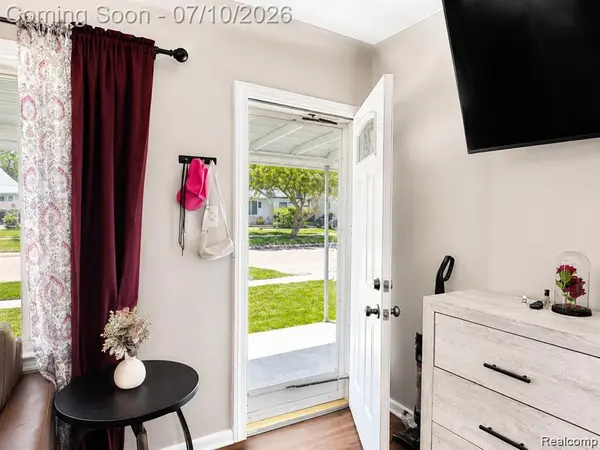 24895 Marigold AVE, Warren, MI 48089