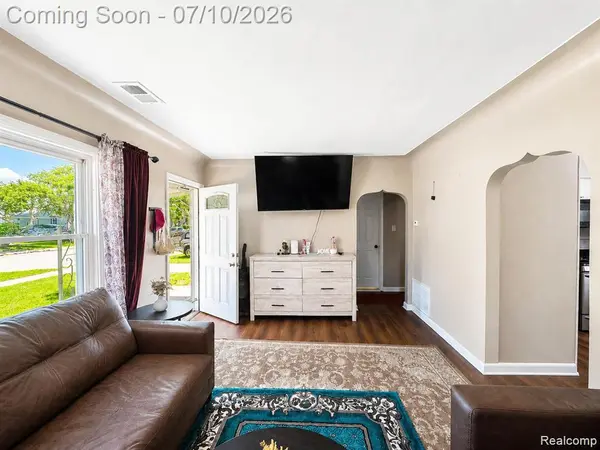 24895 Marigold AVE, Warren, MI 48089