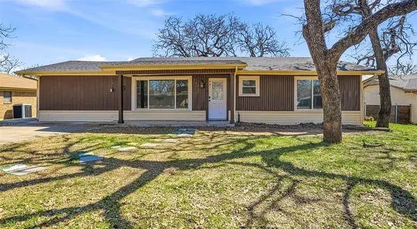 117 Oakwood Drive,  Keene,  TX 76059