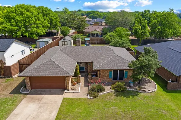224 Overcrest Drive, Benbrook, TX 76126