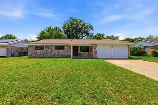 833 Bridle Avenue,  White Settlement,  TX 76108