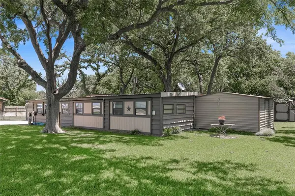 641 S Lamar Street, De Leon, TX 76444
