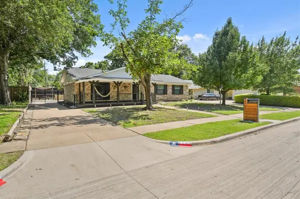2795 Beechmont Drive, Dallas, TX 75228