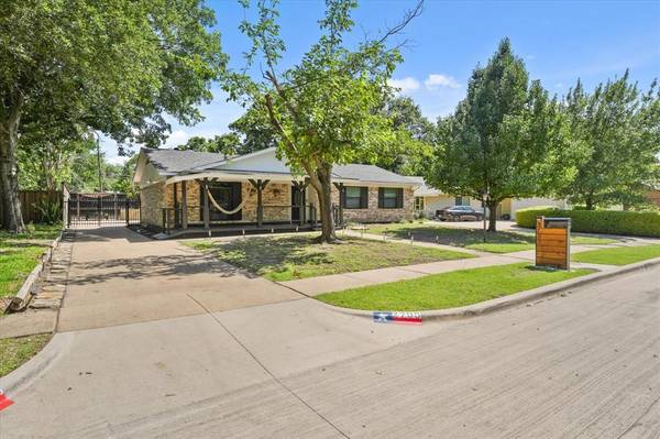 2795 Beechmont Drive, Dallas, TX 75228