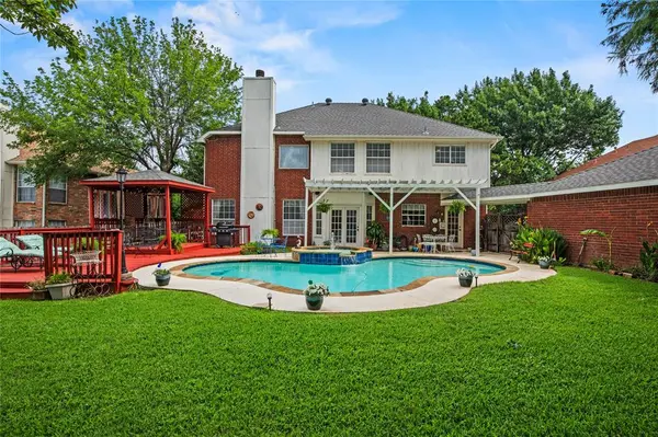 7604 Oak Knoll Drive, North Richland Hills, TX 76182