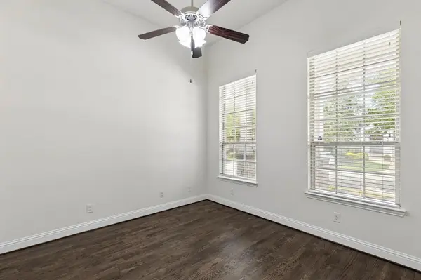 400 Warwick Boulevard, Lewisville, TX 75056