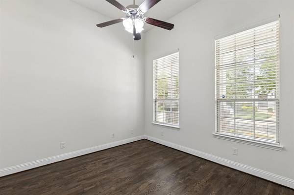 400 Warwick Boulevard, Lewisville, TX 75056