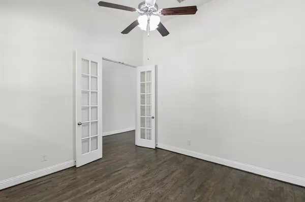400 Warwick Boulevard, Lewisville, TX 75056