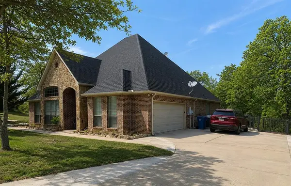 253 S Natural Springs Lane, Azle, TX 76020