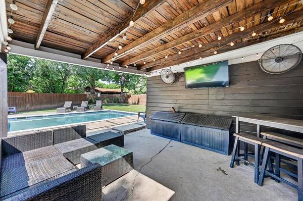 8920 Kincaid Drive, Benbrook, TX 76116