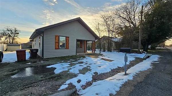 706 N Main Street, Ector, TX 75439