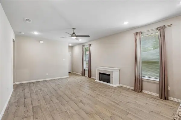 344 N Taylor Street, Gainesville, TX 76240