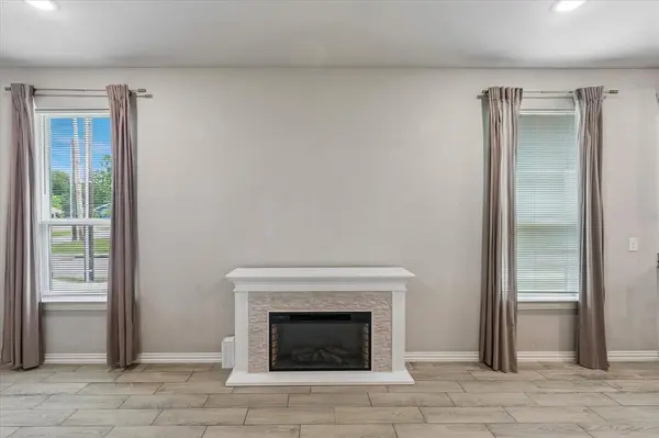 344 N Taylor Street, Gainesville, TX 76240