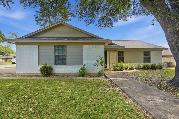 1701 Tobie Layne Street, Benbrook, TX 76126