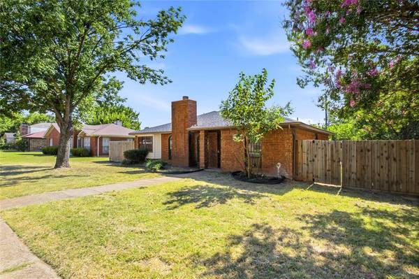 2431 Eastern Oaks Drive, Dallas, TX 75227