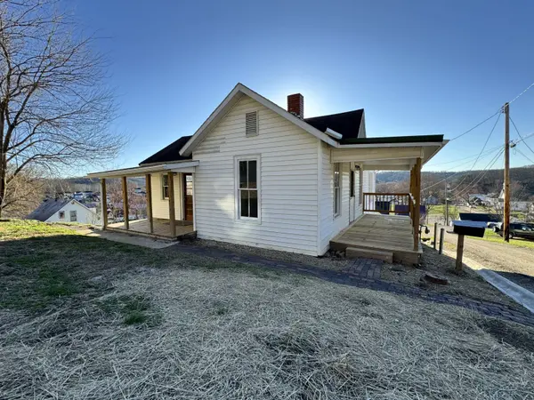 24 Cherry St, Glouster, OH 45732