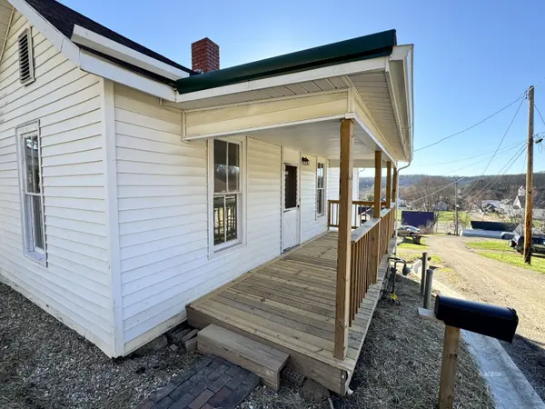 24 Cherry St, Glouster, OH 45732