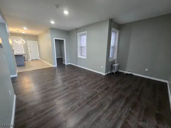 105 E Westfield Ave, Roselle Park Boro, NJ 07204