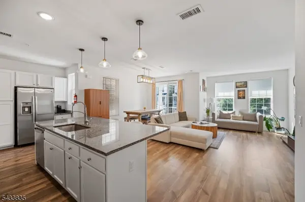215 Park Ln, Dunellen Boro, NJ 08812
