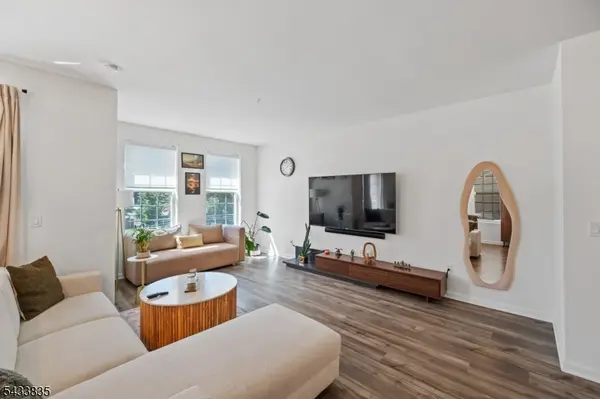 215 Park Ln, Dunellen Boro, NJ 08812