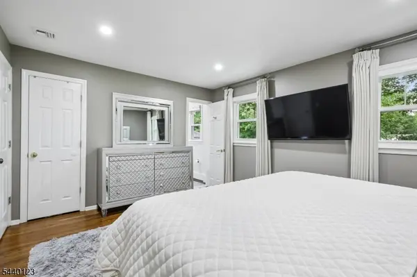 22 Woodhaven Rd, Parsippany-troy Hills Twp., NJ 07054