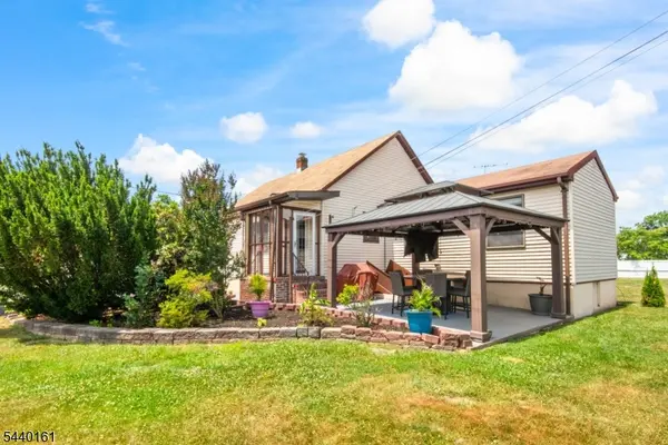 26 N 9Th Ave, Manville Boro, NJ 08835