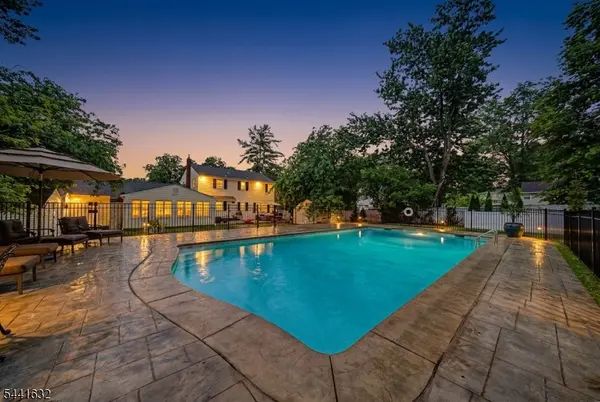 25 Lord Stirling Dr, Parsippany-troy Hills Twp., NJ 07054