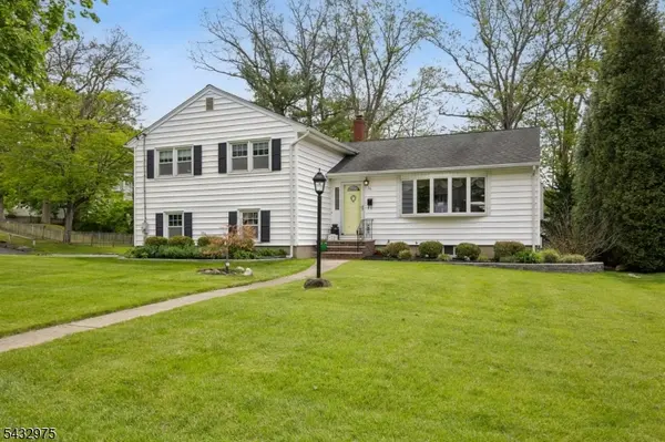 56 Eastbrook Ter, Livingston Twp., NJ 07039