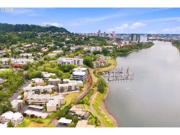 5620 S RIVERSIDE LN #1, Portland, OR 97239