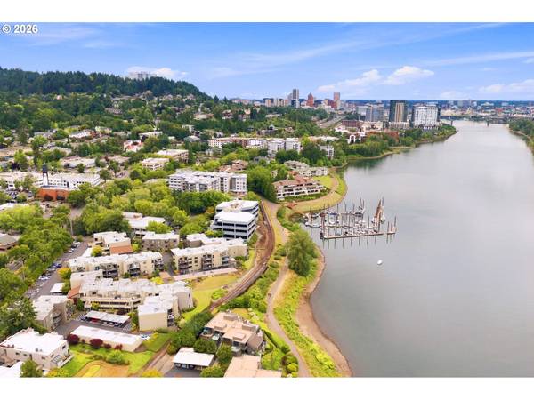 5620 S RIVERSIDE LN #1, Portland, OR 97239