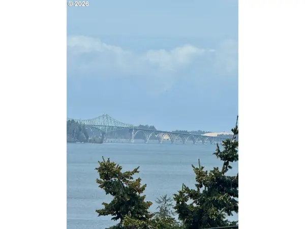 1376 D ST, Coos Bay, OR 97420
