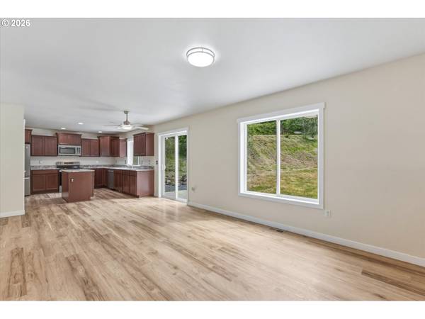 163 CEDAR FALLS DR, Kelso, WA 98626