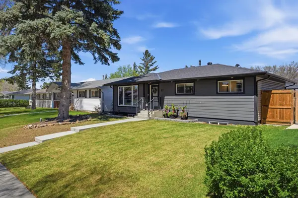 87 Armstrong CRES SE, Calgary, AB T2J 0X2