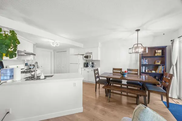141 Citadel Bluff Close NW, Calgary, AB T3G 5E3
