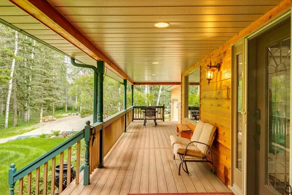 90 Hawk Eye RD, Bragg Creek, AB T0L 0K0
