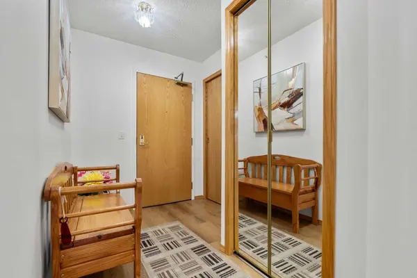 7239 Sierra Morena BLVD SW #413, Calgary, AB T3H 3L7