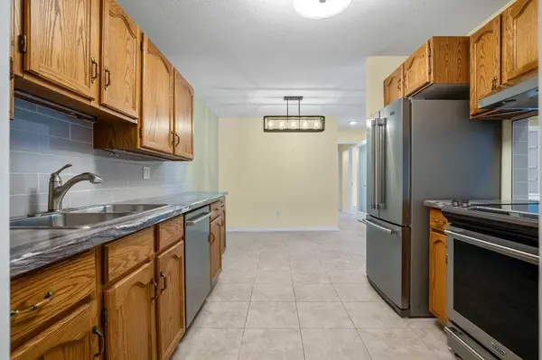 410 7 ST SW #205, High River, AB T1V 1B7