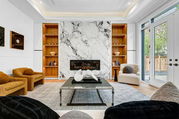 16 Ballyronan RD, Toronto C13, ON M3B 1V1