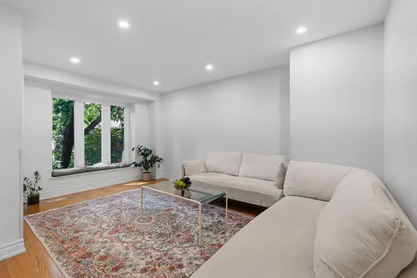 15 Clematis RD, Toronto C15, ON M2J 4X1