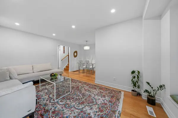 15 Clematis RD, Toronto C15, ON M2J 4X1