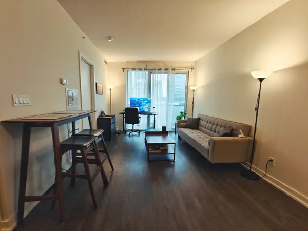 20 Bruyeres Mews #902, Toronto C01, ON M5V 0G8