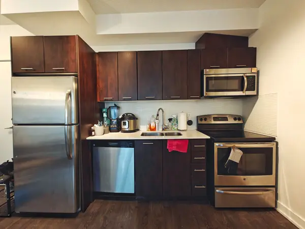 20 Bruyeres Mews #902, Toronto C01, ON M5V 0G8