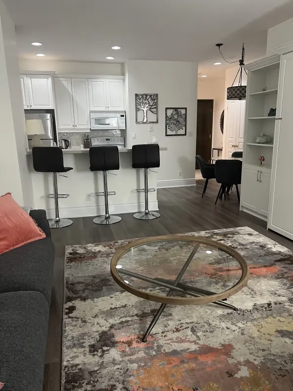 102 Bloor ST W #305, Toronto C02, ON M5S 1M8
