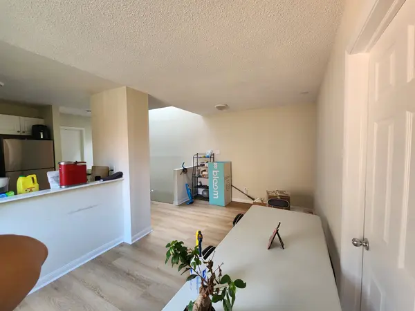 558 Spadina CRES #5, Toronto C01, ON M5S 2J9