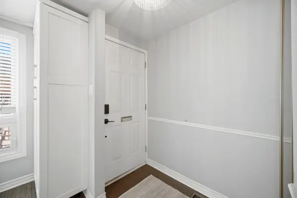 16 Dutch Myrtle WAY, Toronto C13, ON M3B 3K8