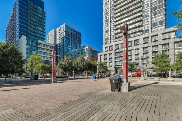 36 Lisgar ST #602W, Toronto C01, ON M6J 0C7